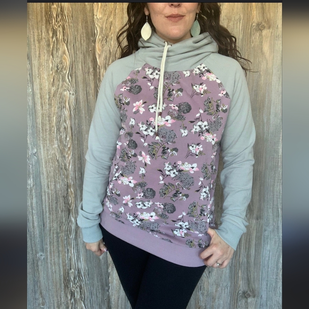 AMPERSAND AVE Floral Hoodie in Lavender and Gray